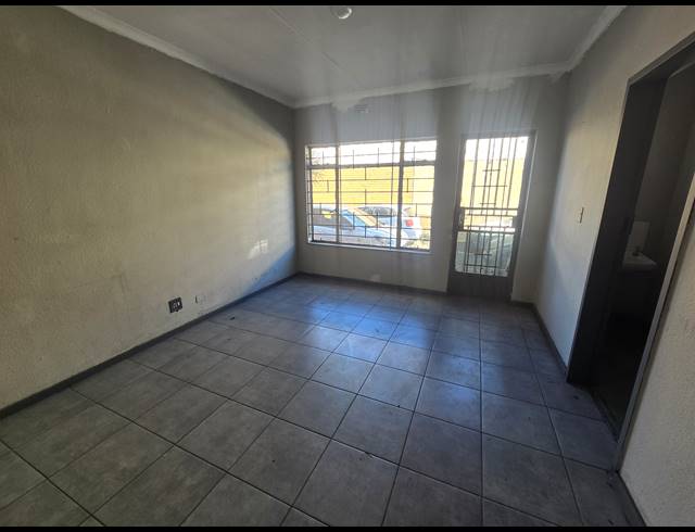 300M² WAREHOUSE TO LET IN ANDERBOLT